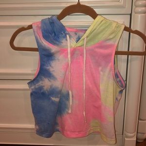 Cropped tie-dye sleeveless hoodie
